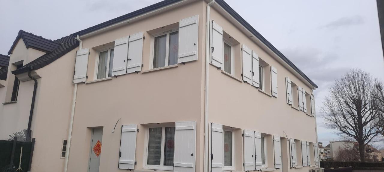 Studio Parking Gratuit Sur Place Claye Souilly Exterior foto